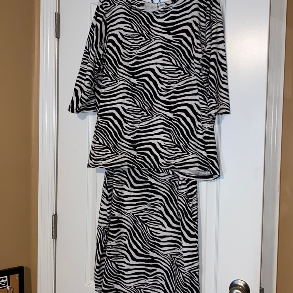 Elizabeth by Liz Claiborne zebra striped skirt & top set (1X) EUC!!
